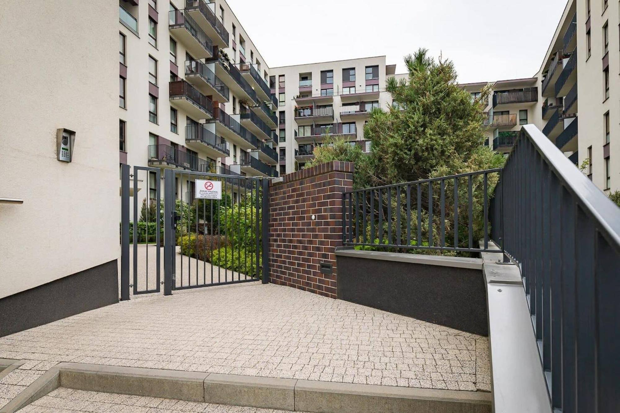 Burakowska 16 - Modern Apartment With Balcony Noclegi Renters Warschau Buitenkant foto